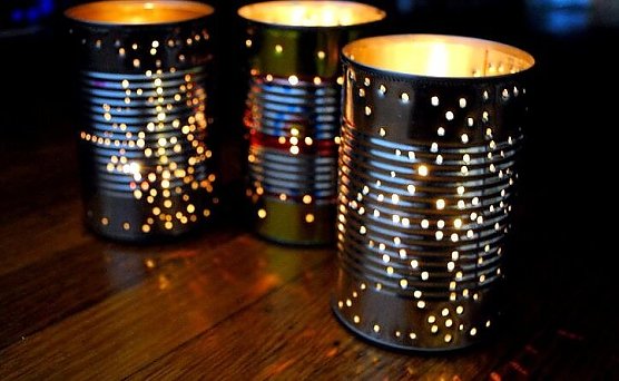 Beim KIlA werden f&uuml;r Martini die Blechdosenlaternen vorbereitet (Foto: Grit Scholz)