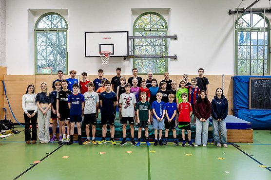 Die Stabhochspringer des Humboldt-Gymnasiums (Foto: Christoph Keil) Die Stabhochspringer des Humboldt-Gymnasiums (Foto: Christoph Keil)