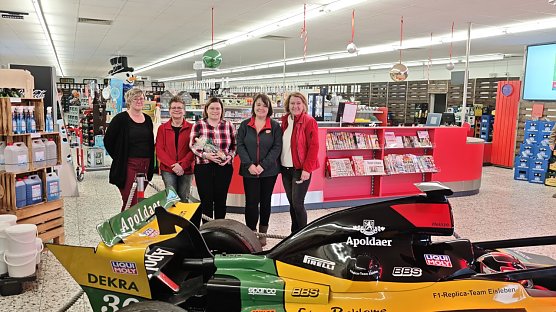 Das Team des neuen Marktes - Von links: Nicole Kunze, Beate Meyer, Carolin Arnhold-Winsel (Marktleiterin), Stephanie Bischoff und Sandra W&uuml;stemann. (Foto: nnz)