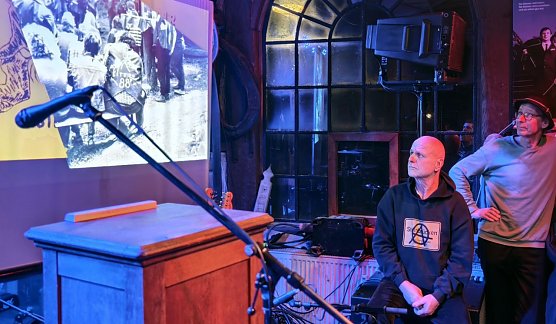 Zwei M&auml;nner, die sich seit Jahrzehnten kennen und sch&auml;tzen: Uwe Hager und Flake (Foto: nnz)