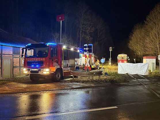 Einsatz an der Unfallstelle in Ilfeld (Foto: S. Dietzel) Einsatz an der Unfallstelle in Ilfeld (Foto: S. Dietzel)