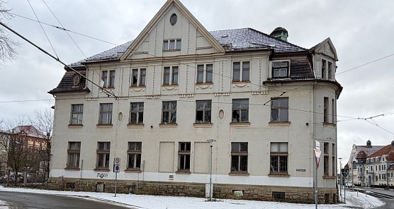 Mehrere Fenster des Geb&auml;udes an der Grimmelallee in Nordhausen wurden eingeworfen. (Foto: privat)