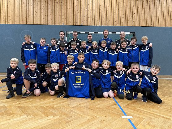 Die E- und F-Junioren der SG Leimbach mit ihren neuen Trainingsjacken. (Foto: Normen Hesse) Die E- und F-Junioren der SG Leimbach mit ihren neuen Trainingsjacken. (Foto: Normen Hesse)