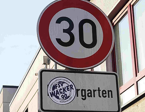 Wacker-Aufkleber auf einem Verkehrsschild in Nordhausen (Foto: privat) Wacker-Aufkleber auf einem Verkehrsschild in Nordhausen (Foto: privat)