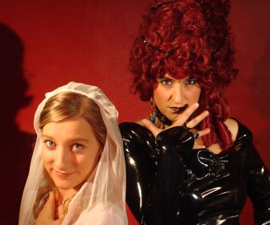 Zweimal Theater an einem Tag (Foto: Agentur) Zweimal Theater an einem Tag (Foto: Agentur)