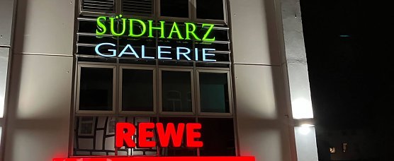 Blick auf die Fassade des Einkaufszentrums. (Foto: ssc)