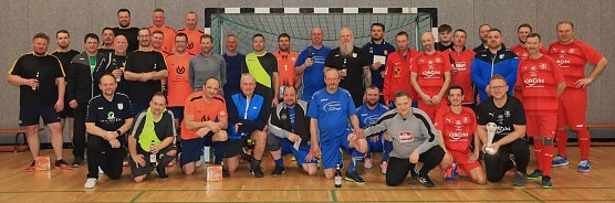 Die Teilnehmer des 2. S&uuml;lzhayner Hallencups (Foto: SV S&uuml;lzhayn)