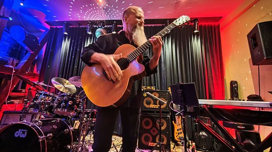 Jeff Aug gab gestern ein Solokonzert (Foto: nnz)