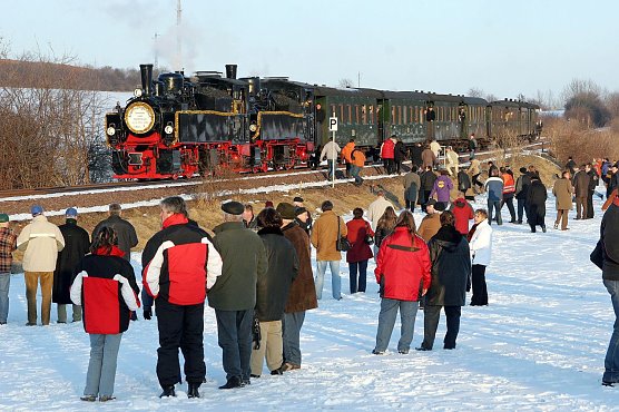 Die erste Lok macht sich auf den Weg nach Quedlinburg. (Foto: Matthias Bein) Die erste Lok macht sich auf den Weg nach Quedlinburg. (Foto: Matthias Bein)