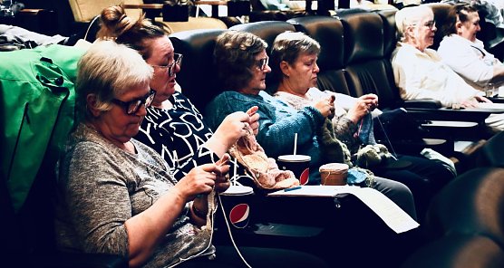 Gem&uuml;tlich und Beisammen - im Nordh&auml;user Filmtheater wurde gestern zum "Strickkino" geladen (Foto: agl)
