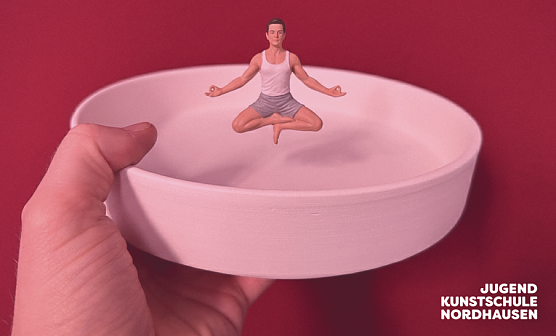 Kunst und Yoga kommen bei "Sketch und Stretch" zusammen (Foto: Jugendkunstschule) Kunst und Yoga kommen bei "Sketch und Stretch" zusammen (Foto: Jugendkunstschule)