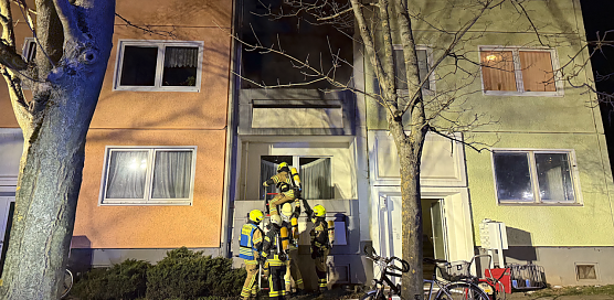 In einem Wohnblock in der Sundh&auml;user Stra&szlig;e war am Donnerstagabend ein Feuer ausgebrochen.  (Foto: Silvio Dietzel)