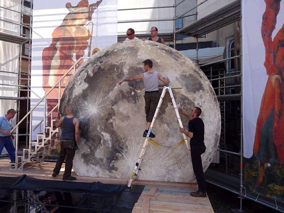 Schwitzen im Schlosshof (Foto: Theater Nordhausen)