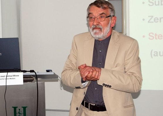 Beim Vortrag (Foto: Helios)