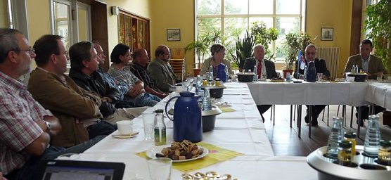 Gespräch zwischen Wirtschaft und Verwaltung (Foto: MIT) Gespräch zwischen Wirtschaft und Verwaltung (Foto: MIT)