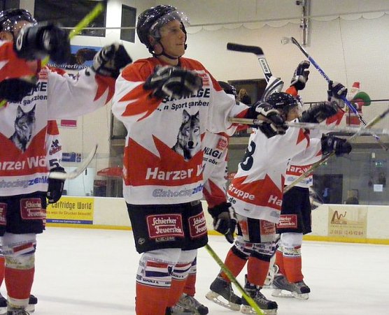 Jubel in der Oberliga (Foto: R. Koch) Jubel in der Oberliga (Foto: R. Koch)