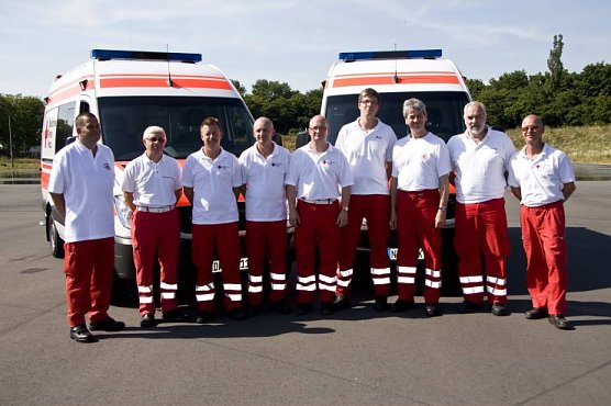 &Uuml;bergabe der neuen Fahrzeuge (Foto: Marcel K&uuml;bler)