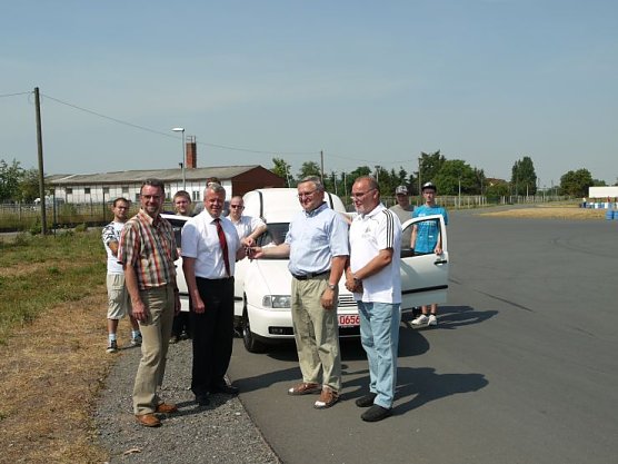 Schl&uuml;ssel&uuml;bergabe (Foto: Angelo Glashagel)