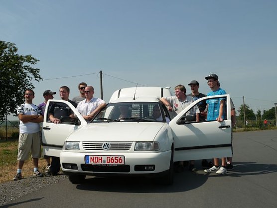 Die jungen Schrauber (Foto: Angelo Glashagel)