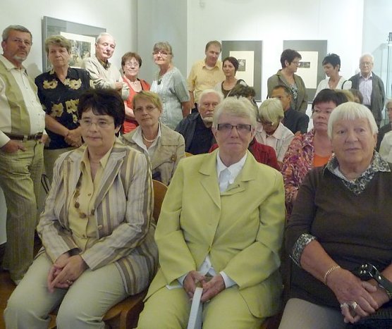 Besucher der Vernissage (Foto: Kneffel)