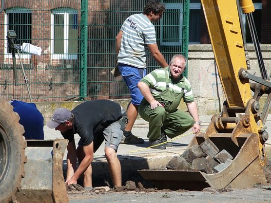 Immer noch wird gebuddelt (Foto: nnz)
