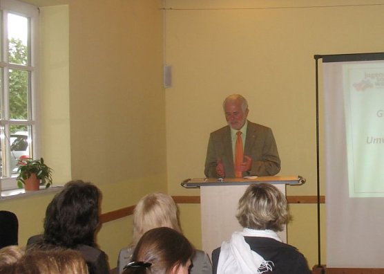 Minister Reinholz vergibt Lob f&uuml;r die Rothleimm&uuml;hle (Foto: Jugendsozialwerk)