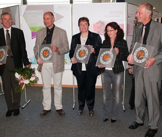 Siegel bekommen (Foto: privat)