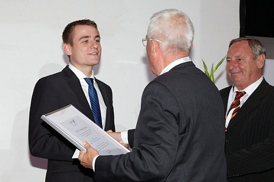 &Uuml;bergeben (Foto: privat)