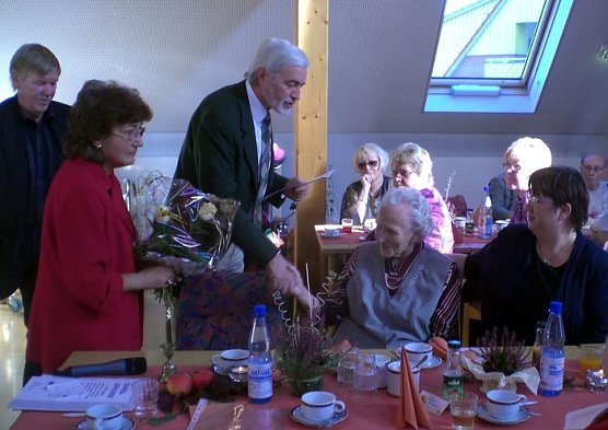 Gratuliert (Foto: K. Henze) Gratuliert (Foto: K. Henze)