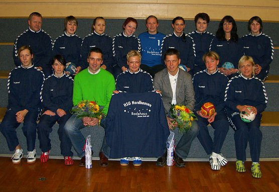 Freude bei Handballerinnen (Foto: Badehaus)