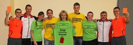 Rote Karte gegen Gewalt (Foto: Ch. Keil)