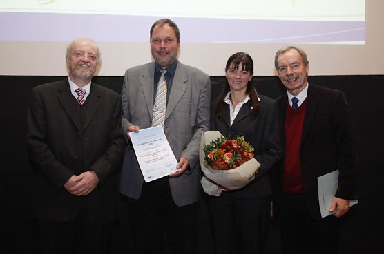 Übergeben (Foto: privat) Übergeben (Foto: privat)