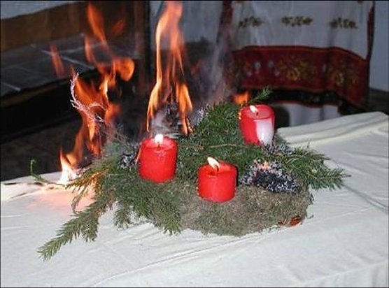 Brennender Adventskranz (Foto: privat)