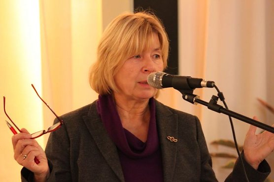 Oberb&uuml;rgermeisterin Barbara Rinke (SPD) dankt allen Beteiligten (Foto: Stephanie Knoche)