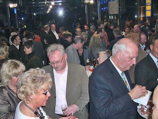 Tolle Stimmung im Autohaus (Foto: nnz)