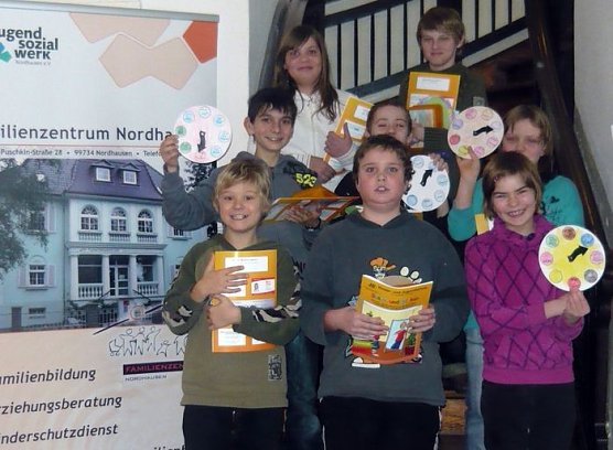 Malhefte &uuml;bergeben (Foto: privat)