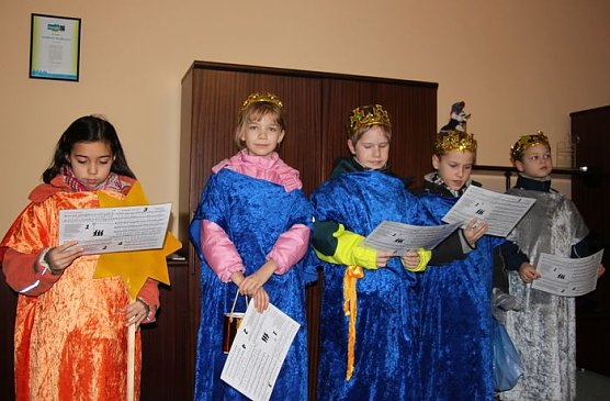 Sternsinger unterwegs (Foto: J. Piper)