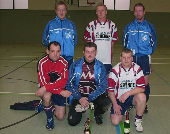 Turniersieger Blau-Weiß Greußen (Foto: Karl-Heinz Herrmann) Turniersieger Blau-Weiß Greußen (Foto: Karl-Heinz Herrmann)