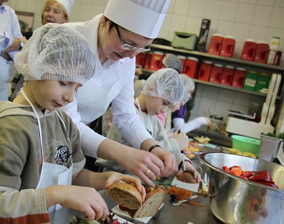 Kochen mit Ministerin (Foto: J. Piper)