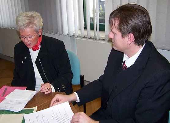 Vertrag wird unterzeichnet (Foto: hfk)