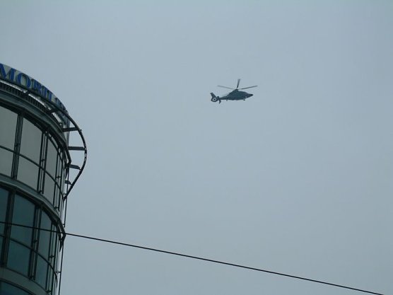 Polizeihubschrauber über Dresden (Foto: Anonymus) Polizeihubschrauber über Dresden (Foto: Anonymus)