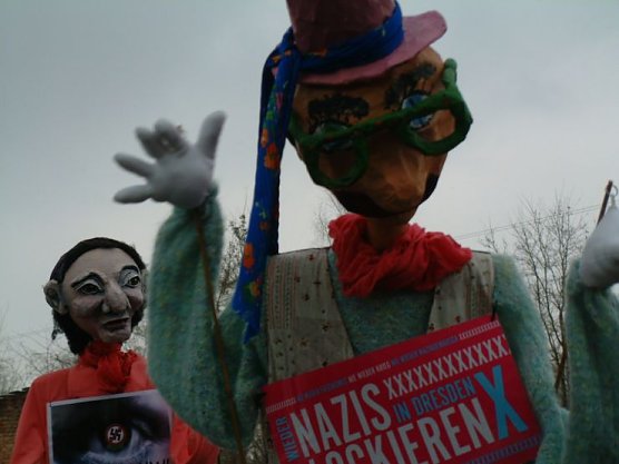 Bunter Protest am Blockadepunkt (Foto: Anonymus) Bunter Protest am Blockadepunkt (Foto: Anonymus)