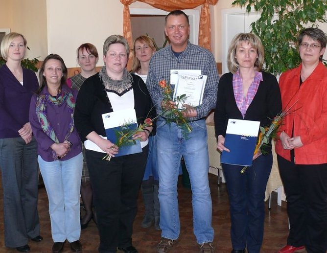 Zeugnisse erhalten (Foto: privat) Zeugnisse erhalten (Foto: privat)