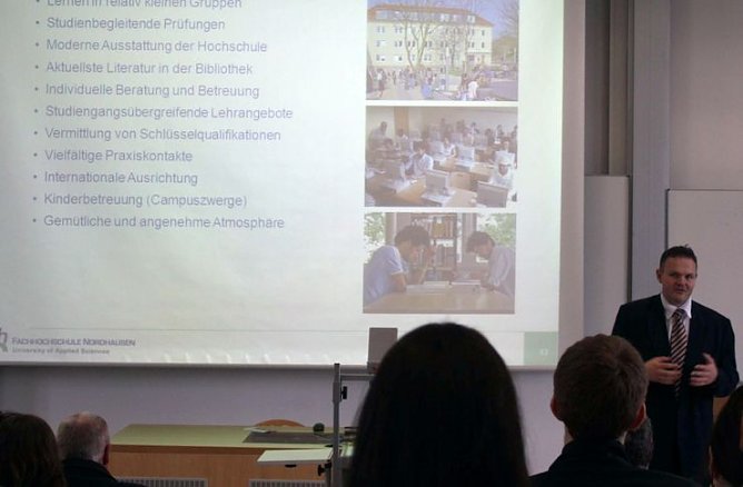 Infos vermittelt (Foto: T. Wendehost)