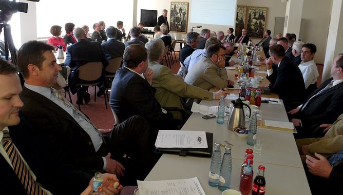 Mitglieder w&auml;hlten neuen Vorstand (Foto: nnz)