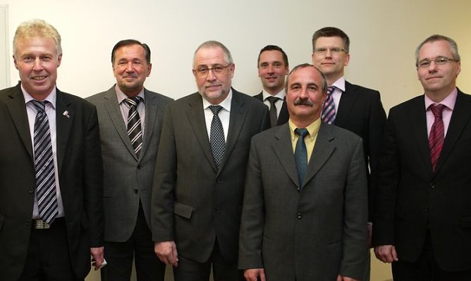 Der alte und neue Vorstand (Foto: nnz)
