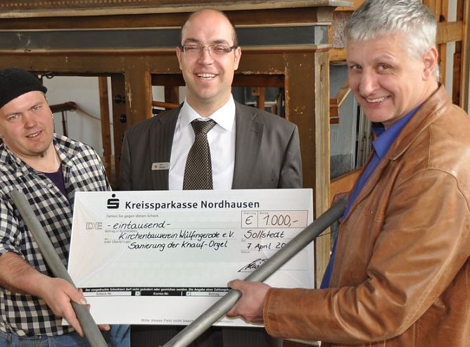 Übergeben (Foto: KSK) Übergeben (Foto: KSK)