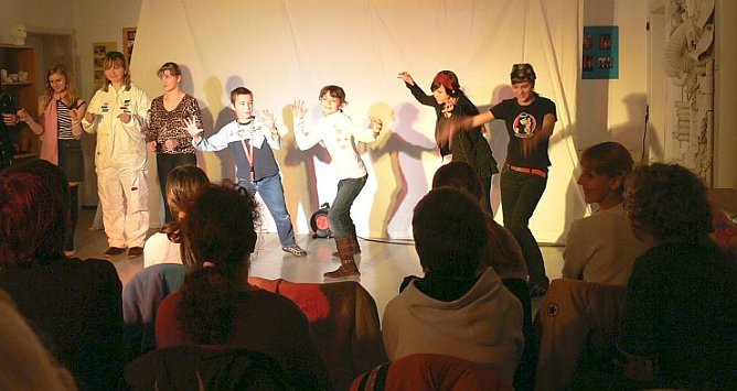 Auf der B&uuml;hne (Foto: Theater)