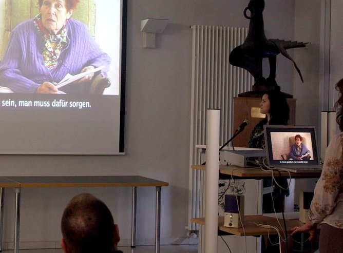 Zeitzeugen befragt (Foto: T. Wendehost)