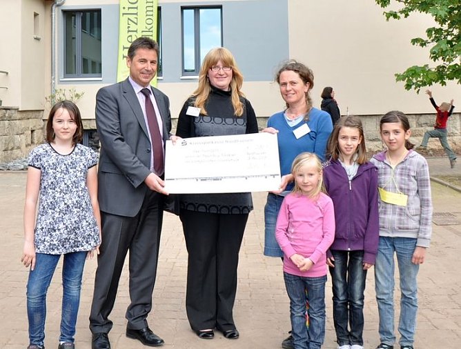 Scheck übergeben (Foto: privat) Scheck übergeben (Foto: privat)